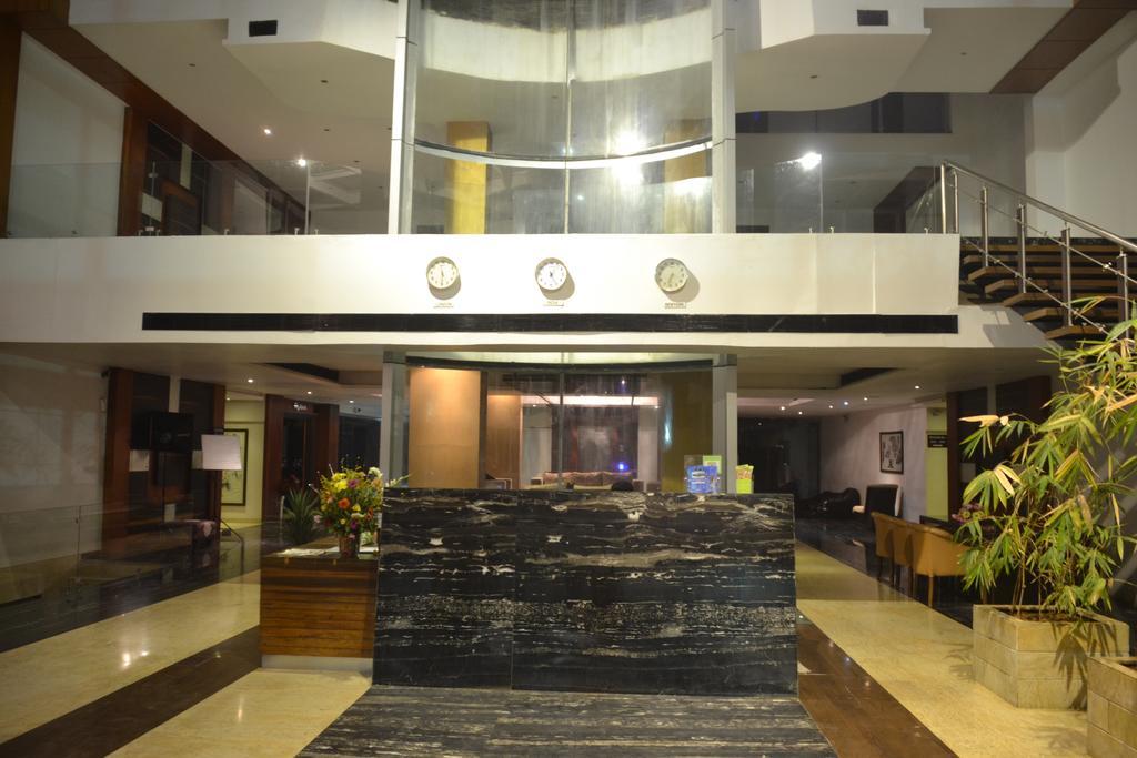 Sea Rock Inn Даман Экстерьер фото